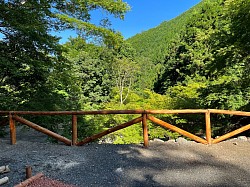 山間のキャンプ場